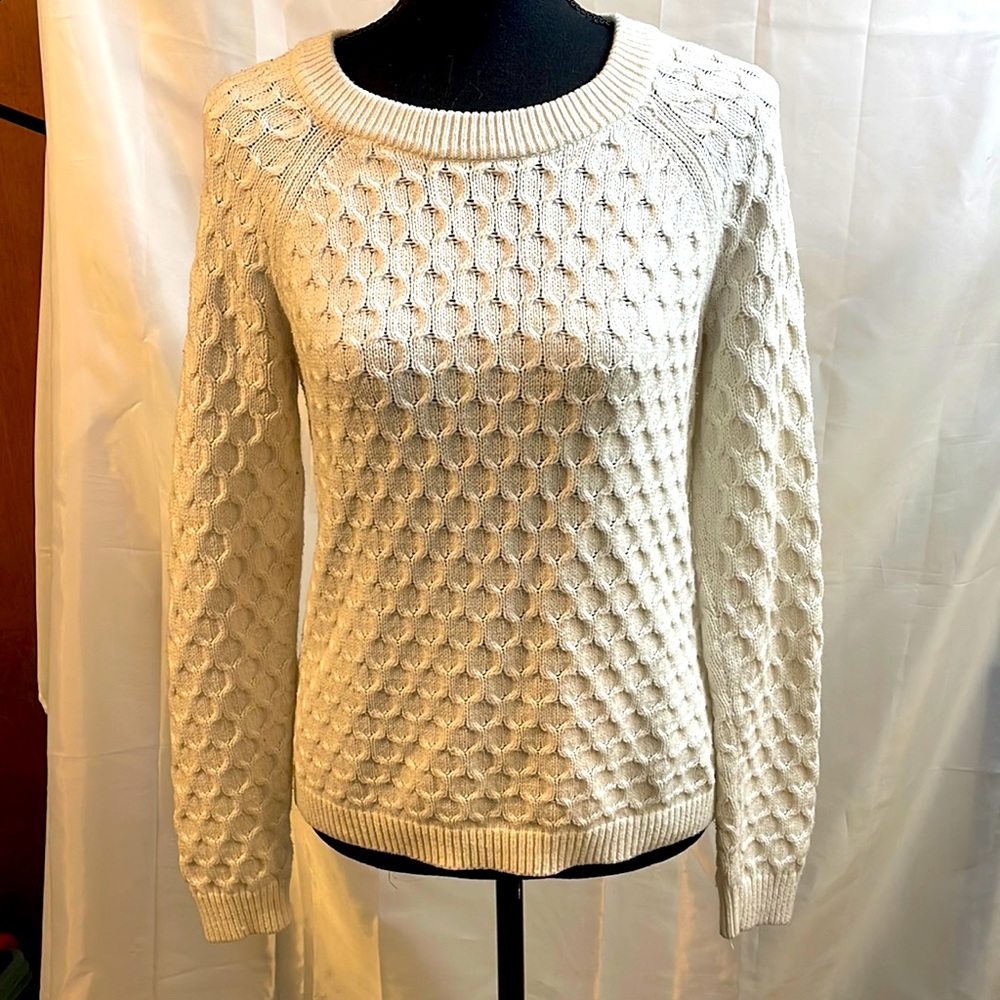 Women’s winter white sweater. Excellent condition